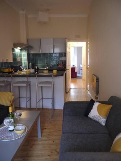 Fabulous Location, One Bedroom West End Flat, Just Off Byres Rd, Close To Sec & Hydro Glasgow Exterior foto